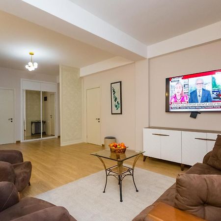Central Comfort Place L Тбілісі Екстер'єр фото