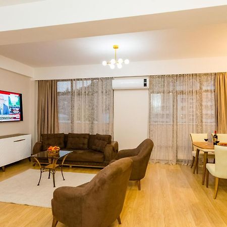 Central Comfort Place L Тбілісі Екстер'єр фото