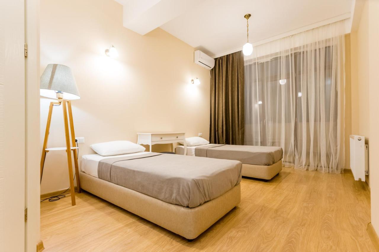 Central Comfort Place L Тбілісі Екстер'єр фото