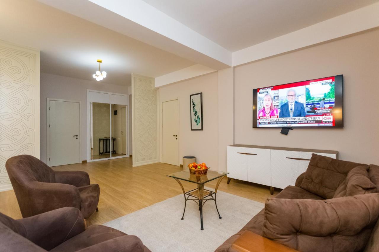 Central Comfort Place L Тбілісі Екстер'єр фото
