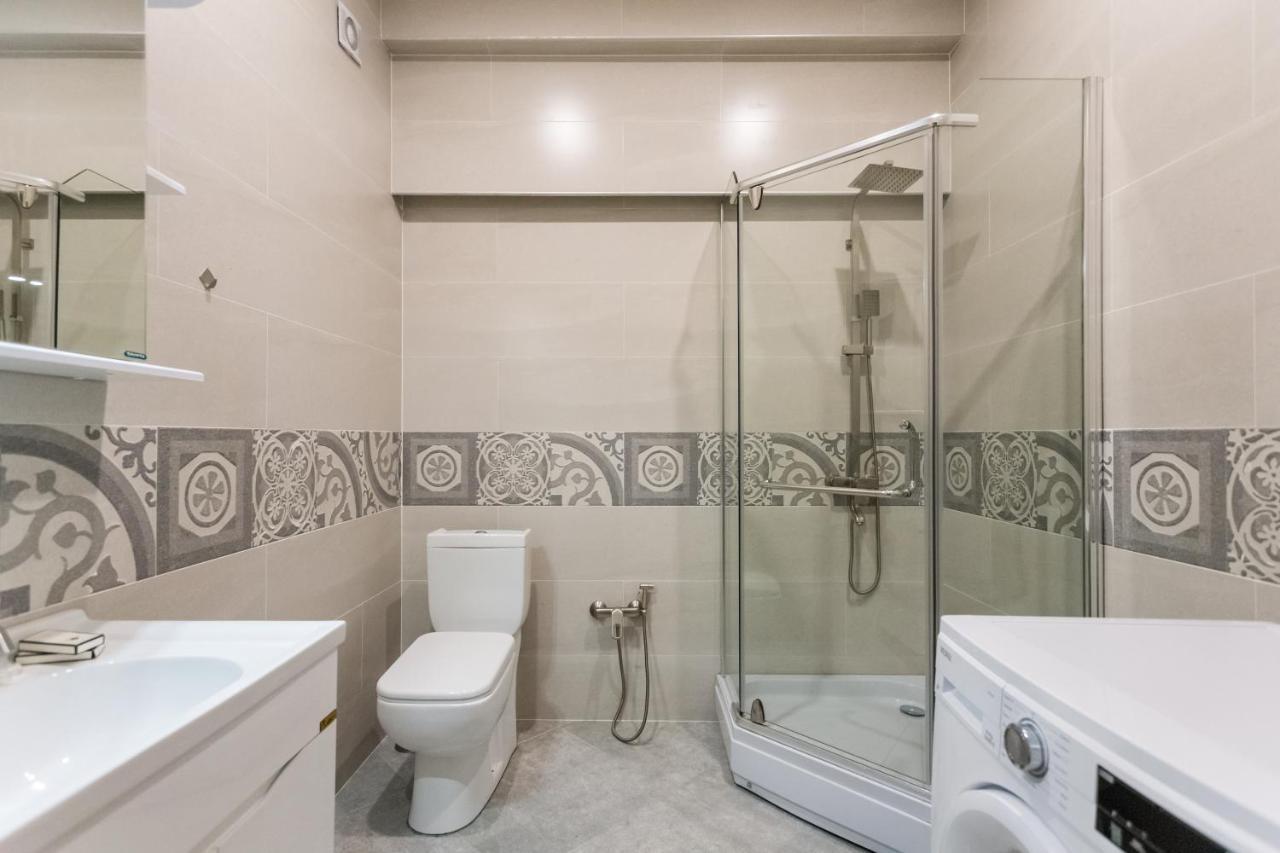 Central Comfort Place L Тбілісі Екстер'єр фото