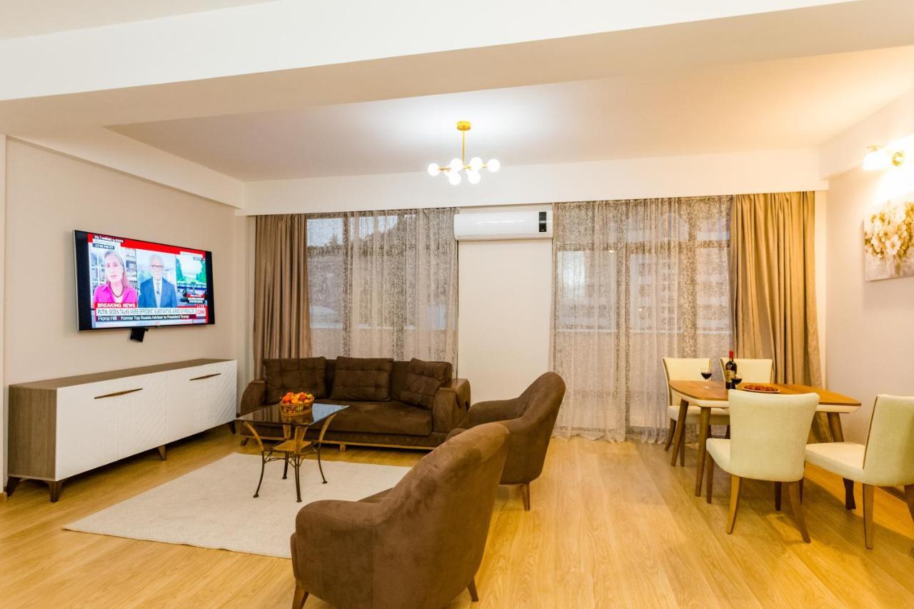 Central Comfort Place L Тбілісі Екстер'єр фото