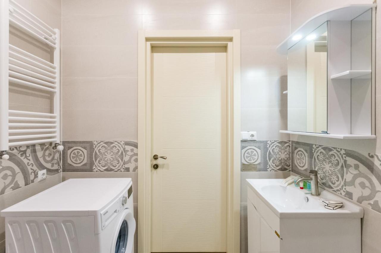 Central Comfort Place L Тбілісі Екстер'єр фото