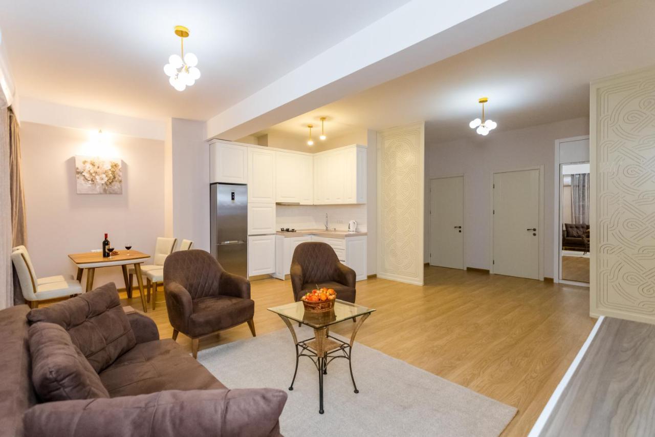 Central Comfort Place L Тбілісі Екстер'єр фото