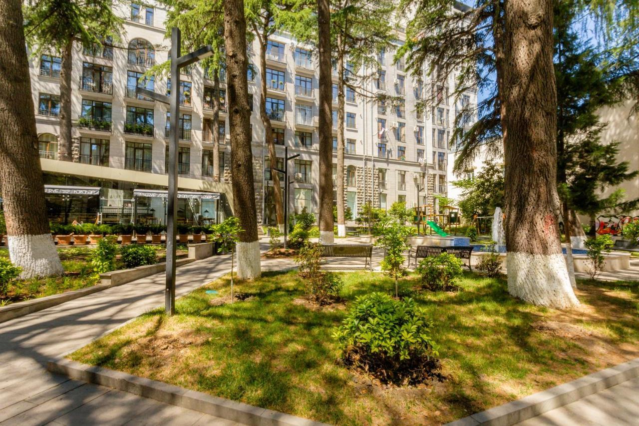 Central Comfort Place L Тбілісі Екстер'єр фото