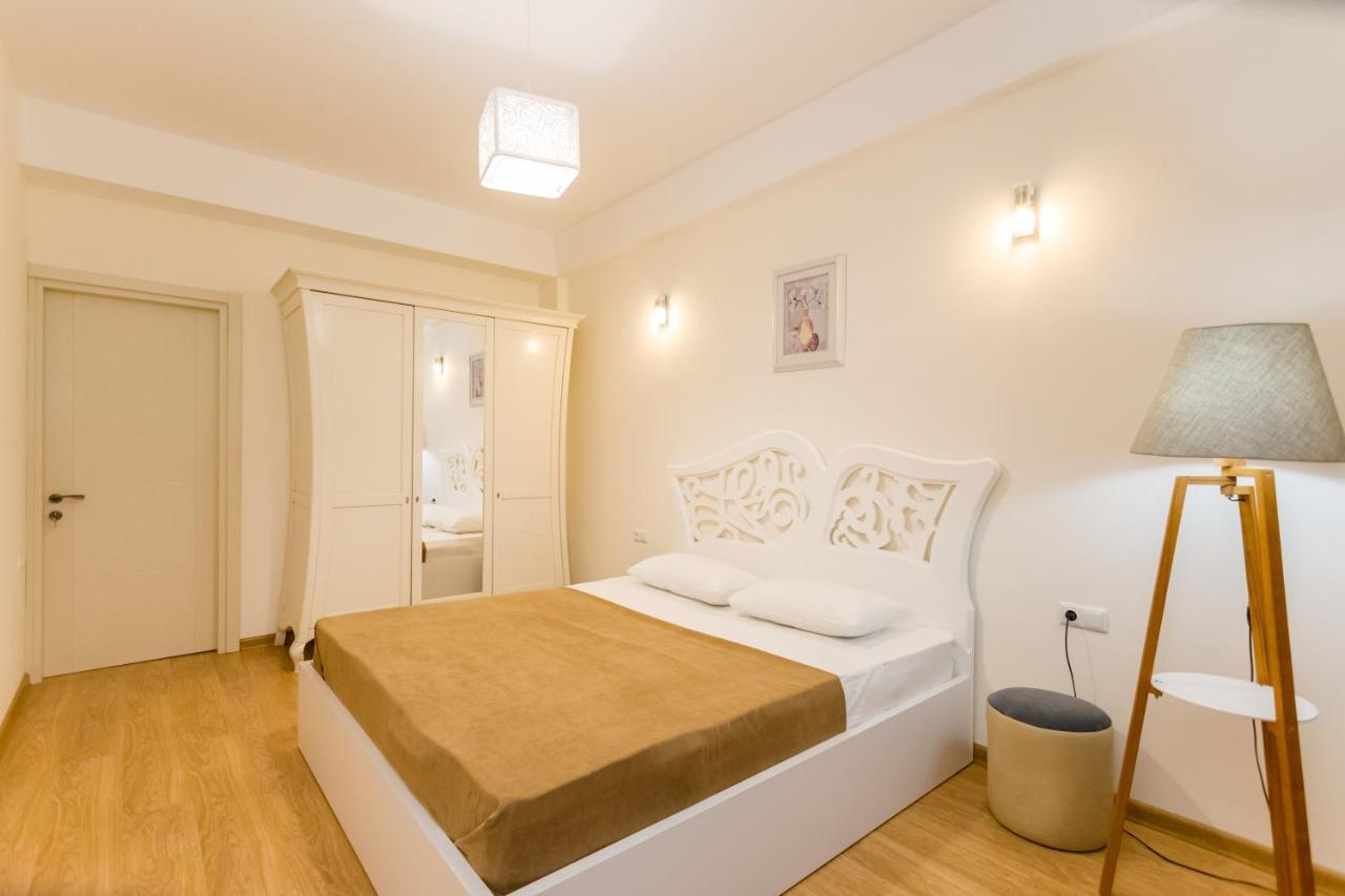 Central Comfort Place L Тбілісі Екстер'єр фото
