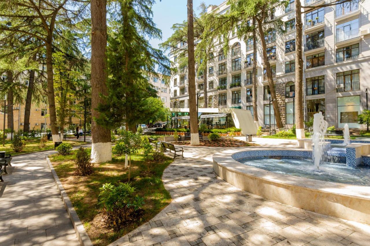 Central Comfort Place L Тбілісі Екстер'єр фото