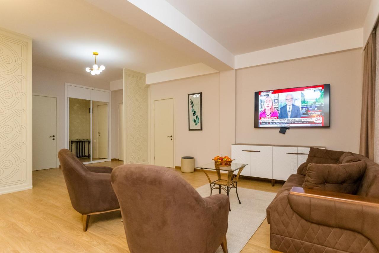 Central Comfort Place L Тбілісі Екстер'єр фото
