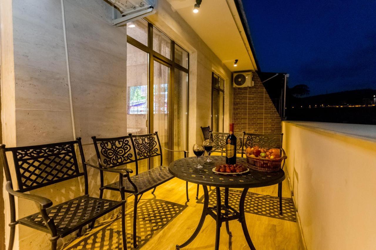 Central Comfort Place L Тбілісі Екстер'єр фото