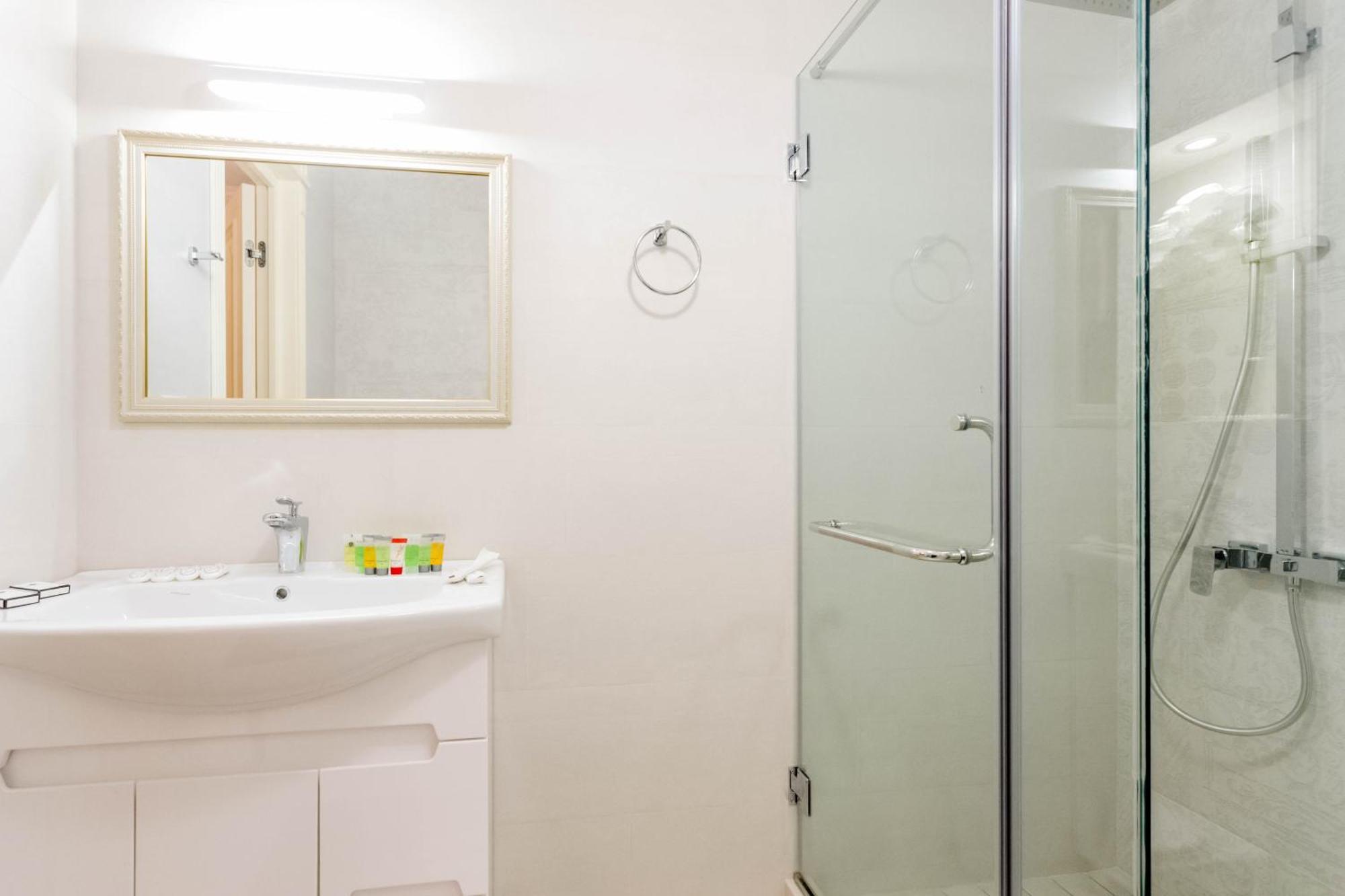 Central Comfort Place L Тбілісі Екстер'єр фото